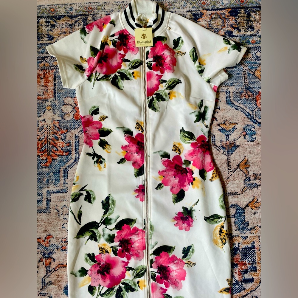 Never worn zip down floral body con dress with tags on